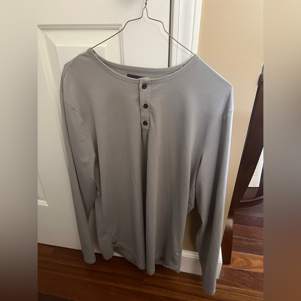 Cuts Clothing AO Long Sleeve Henley Curve-Hem, size LG in Slate Grey